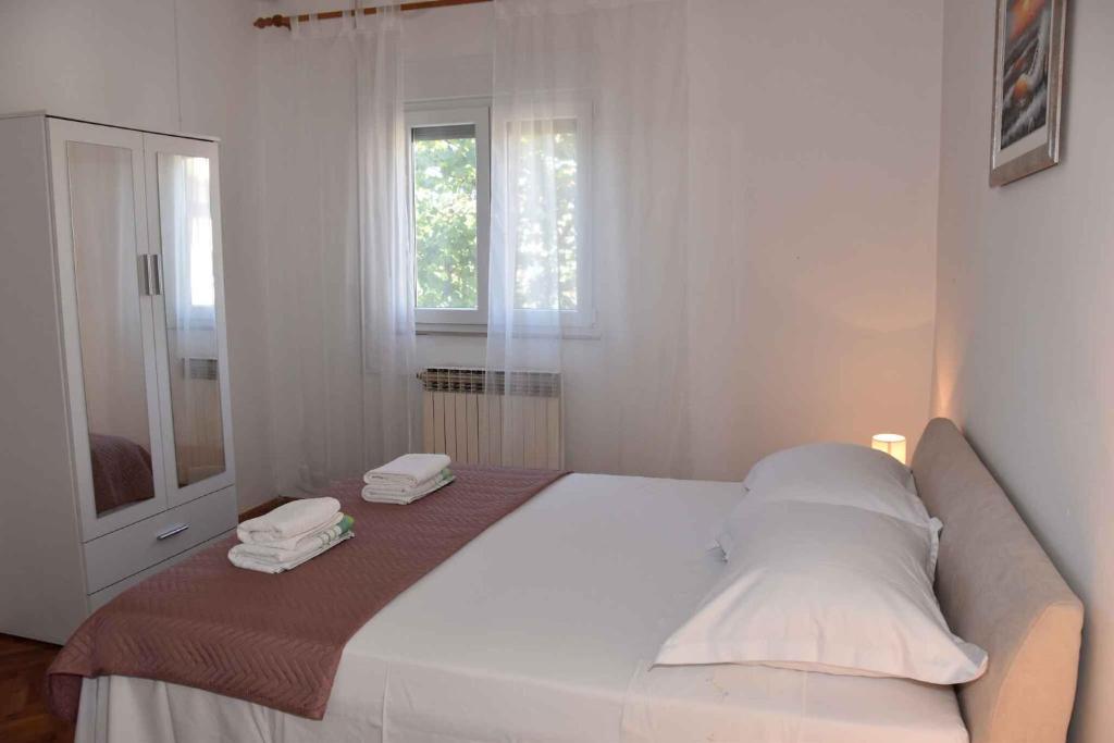 Posteľ alebo postele v izbe v ubytovaní Apartment in Biograd na Moru - Biograd Riviera 8171