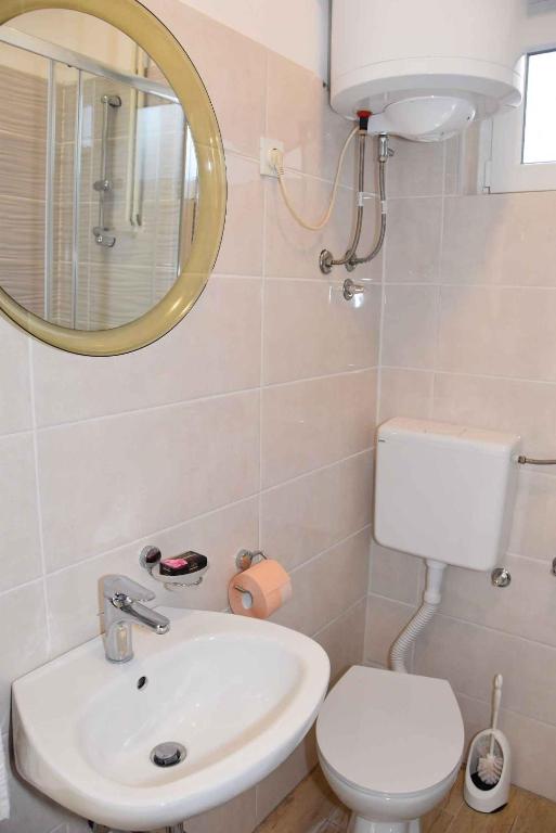 Kúpeľňa v ubytovaní Apartment in Biograd na Moru - Biograd Riviera 8171