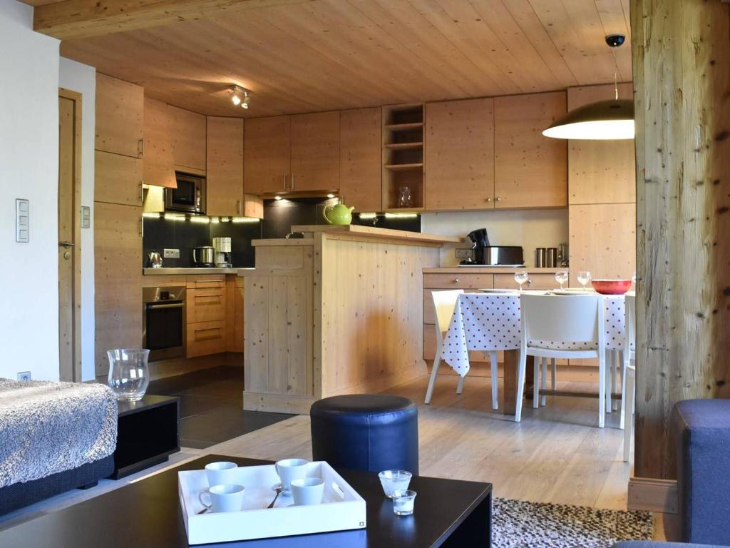 Køkken eller tekøkken på Appartement Montagne 4 Pièces, 6 Pers, Parking, Tennis, Près Pistes - Méribel - FR-1-180-394