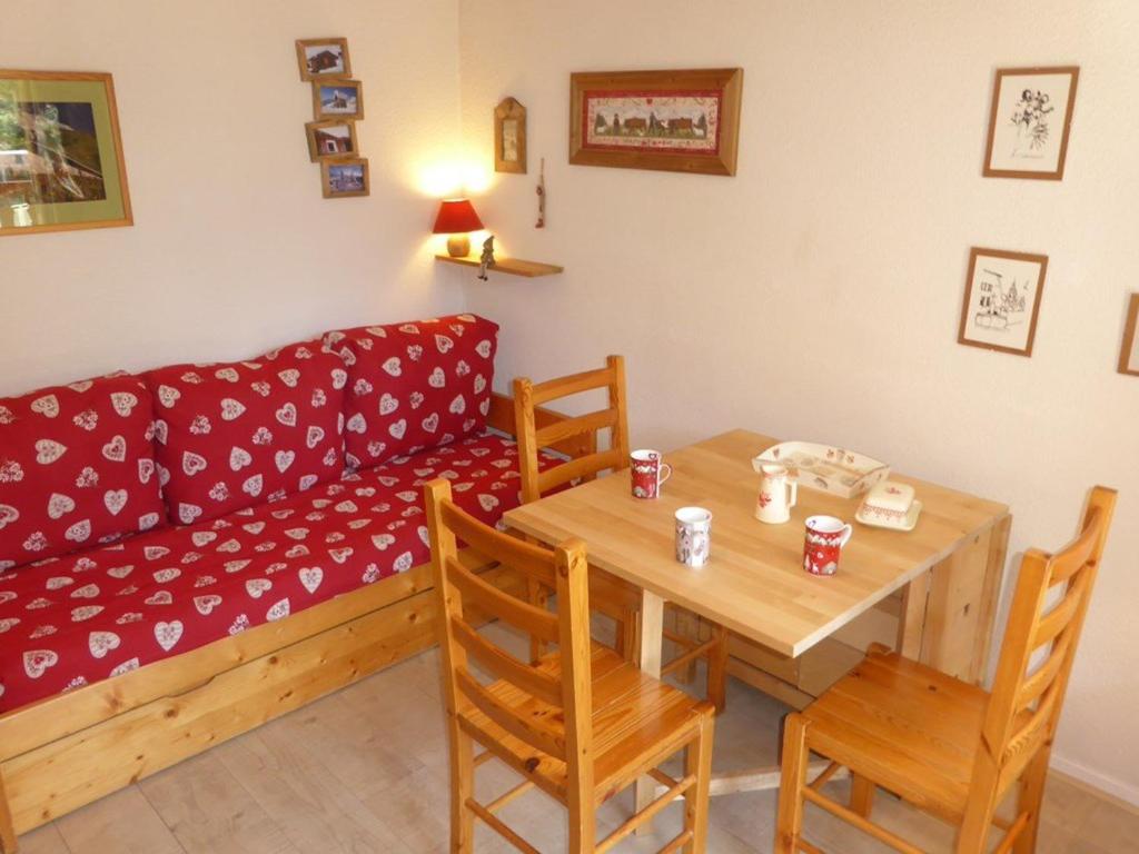 a living room with a table and a couch at Charmant appart rénové 4 pers, balcon sud, plein centre, proche ski et piscine! - FR-1-342-187 in Arêches
