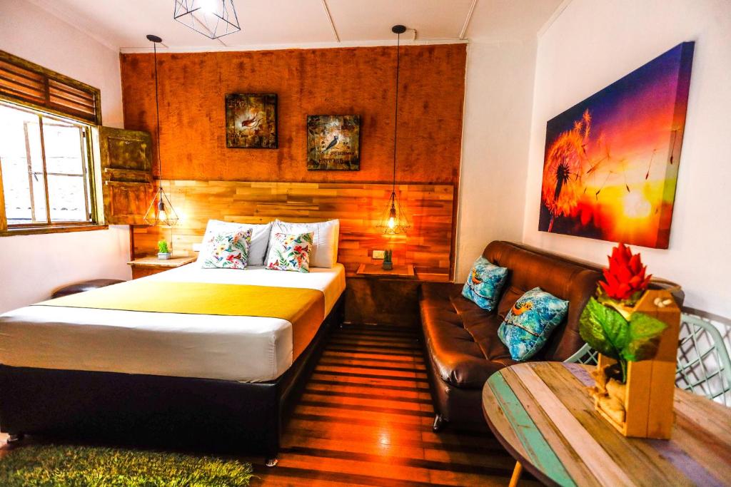 Uma cama ou camas num quarto em The Garden Lleras 10