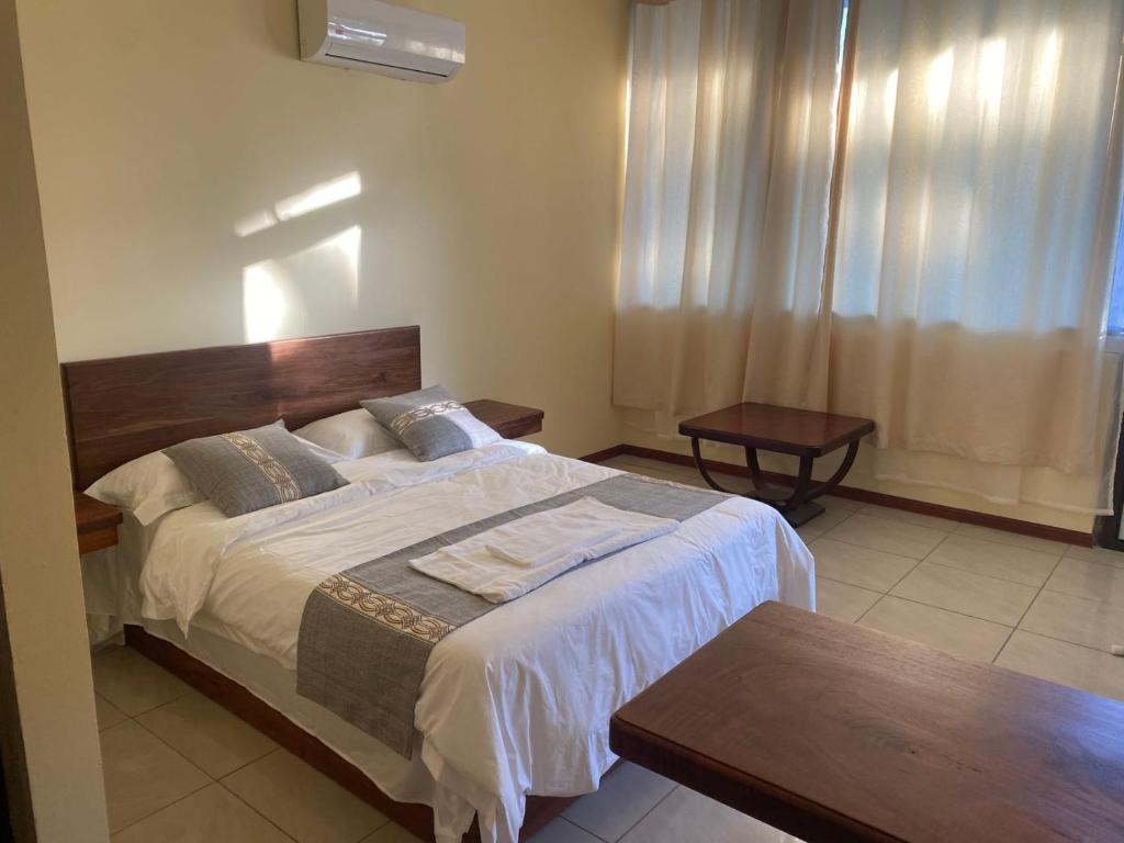 Postel nebo postele na pokoji v ubytování Villa Garita Inn