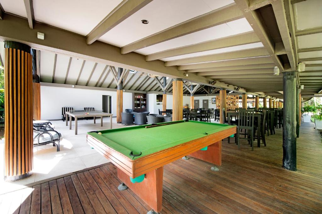 Biliár nebo kulečník v ubytování ULTIQA Fiji Palms Beach Resort