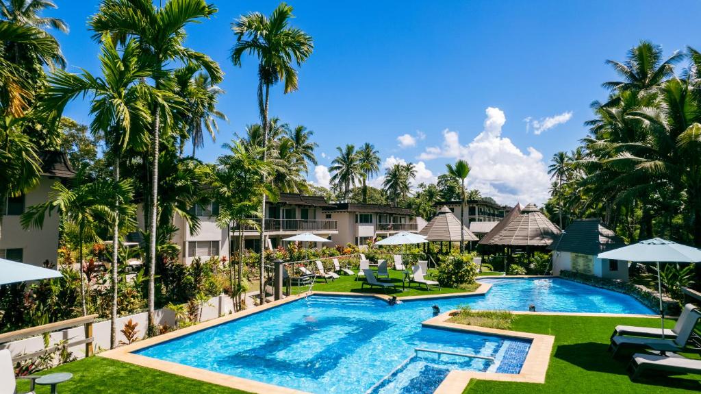 Bazén v ubytování ULTIQA Fiji Palms Beach Resort nebo v jeho okolí