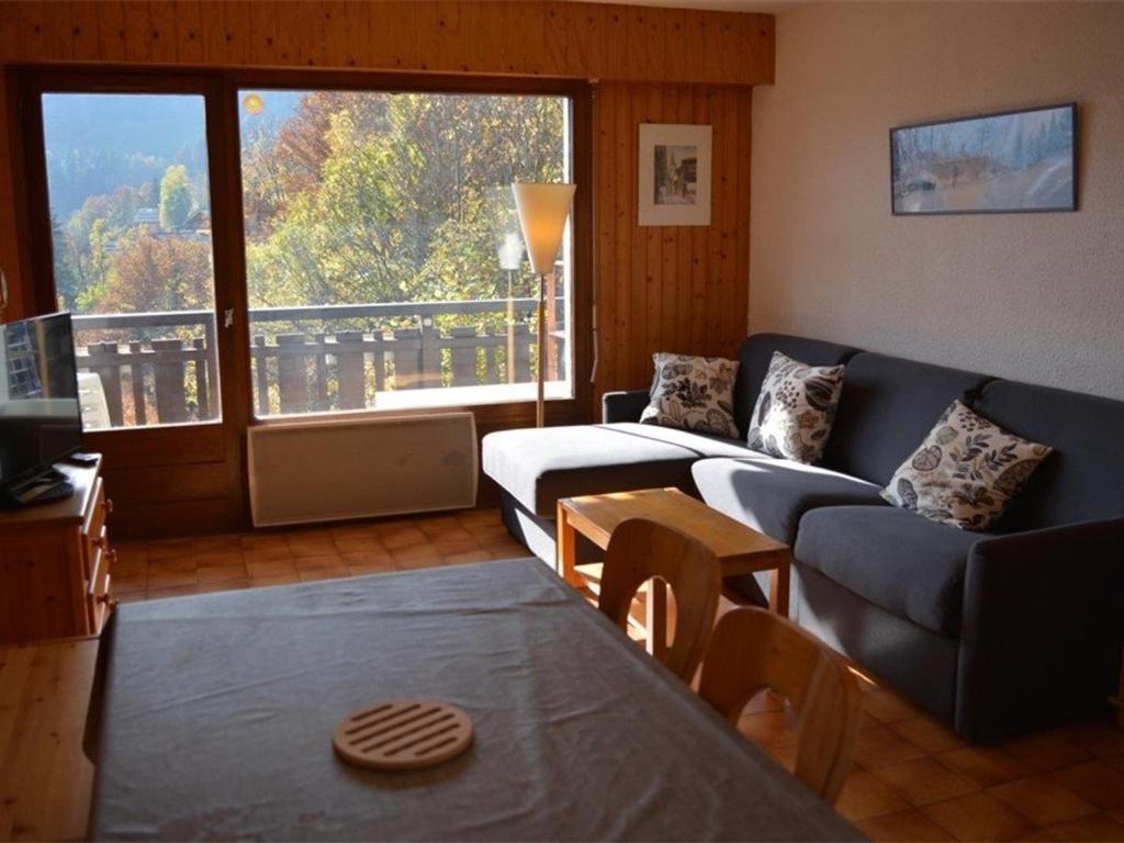 Appartement Le Grand-Bornand, 1 pièce, 4 personnes - FR-1-241-201にあるシーティングエリア