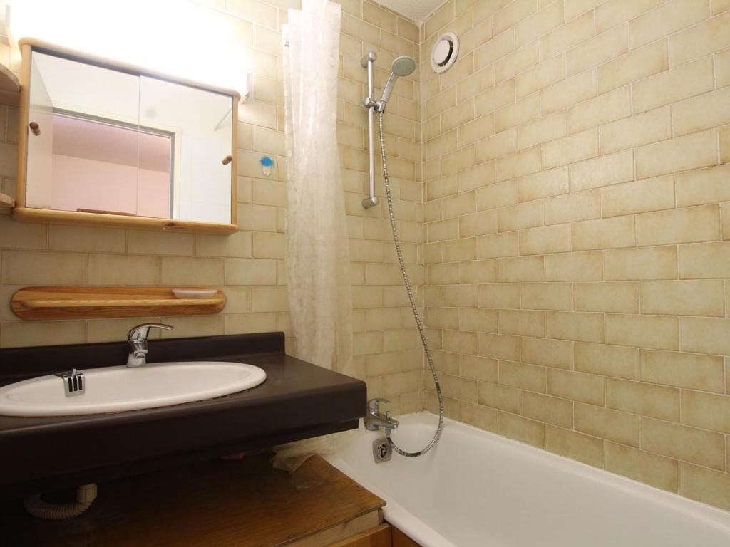 a bathroom with a sink and a shower with a mirror at Appartement Saint-Chaffrey , 3 pièces, 6 personnes - FR-1-330E-106 in Saint-Chaffrey