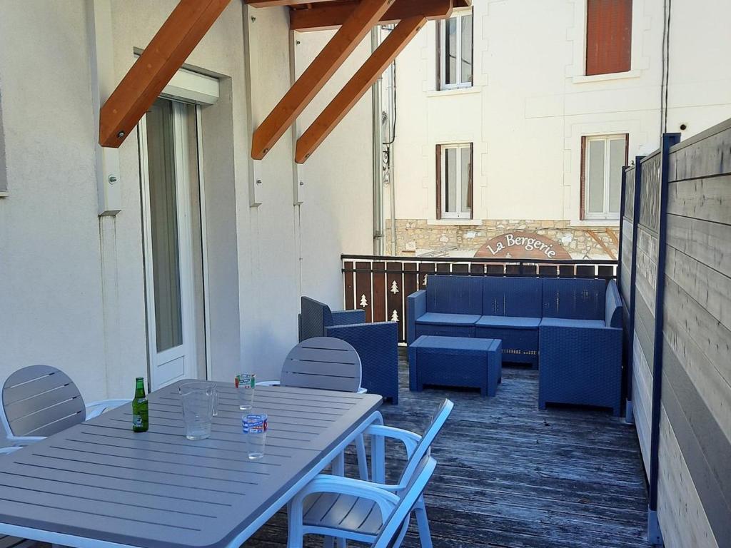Zdjęcie z galerii obiektu Appartement au coeur du village ! - FR-1-515-151 w mieście Villard-de-Lans