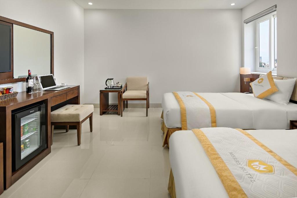 Postel nebo postele na pokoji v ubytování Merry Hotel
