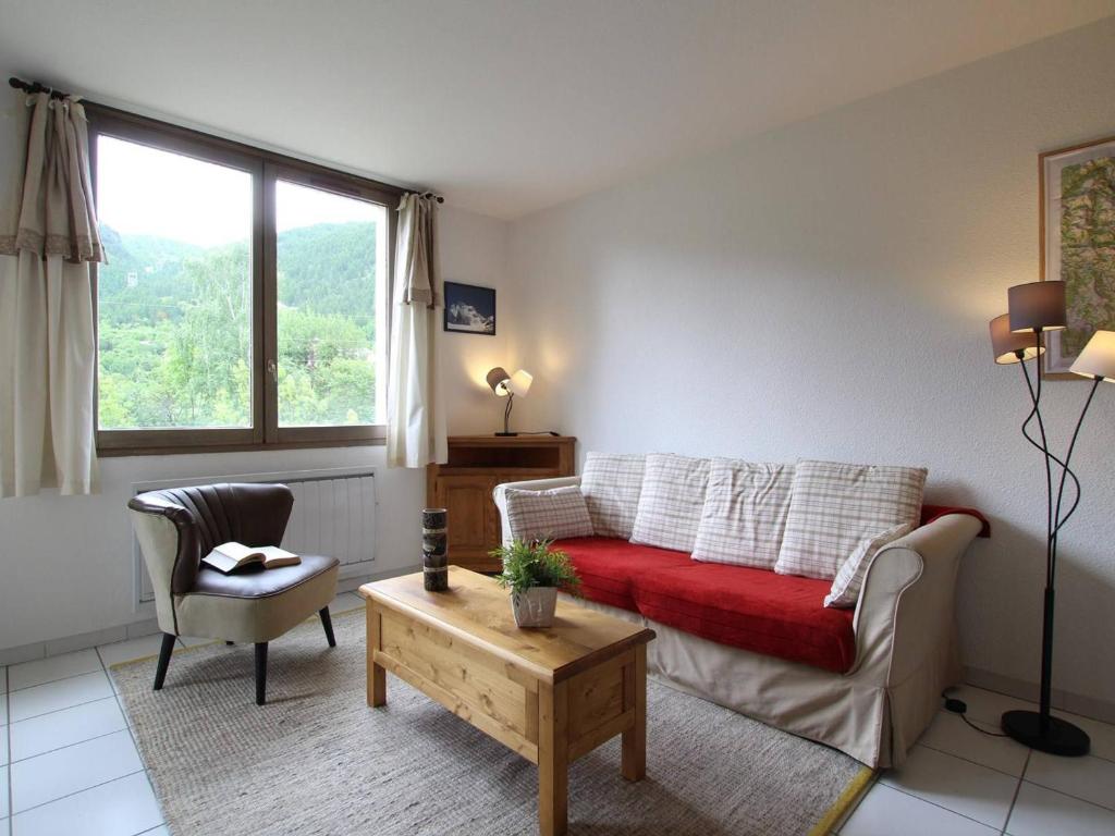 Appartement Serre Chevalier, 3 pièces, 6 personnes - FR-1-330F-124にあるシーティングエリア