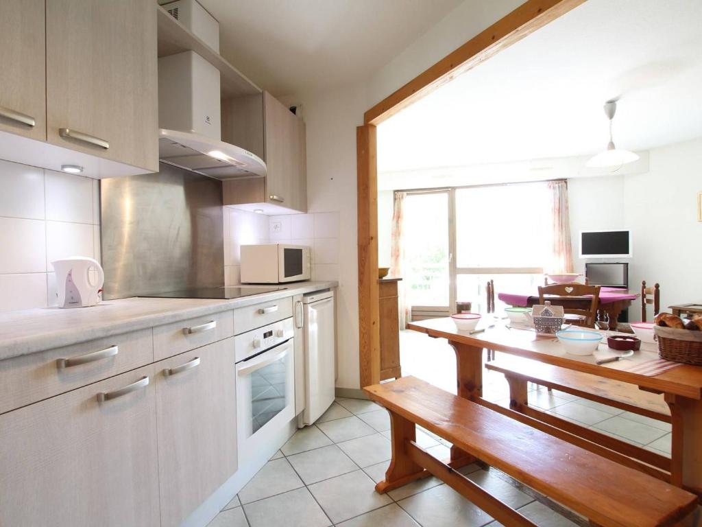 a kitchen with a wooden table and a dining room at Spacieux Appartement 4 Pièces, 6 Couchages, Proche Pistes et Commerces, La Salle-les-Alpes - FR-1-330F-77 in Serre Chevalier