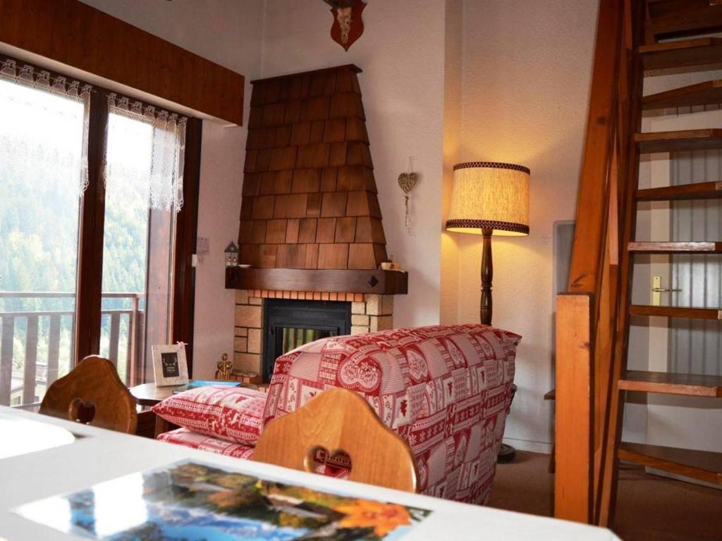 Appartement Le Grand-Bornand, 2 pièces, 6 personnes - FR-1-241-195にあるシーティングエリア