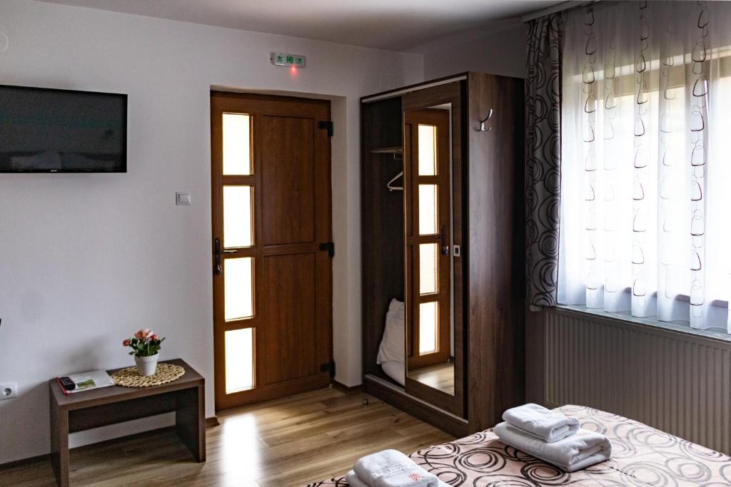Postel nebo postele na pokoji v ubytování Casa Tofi Vendégház