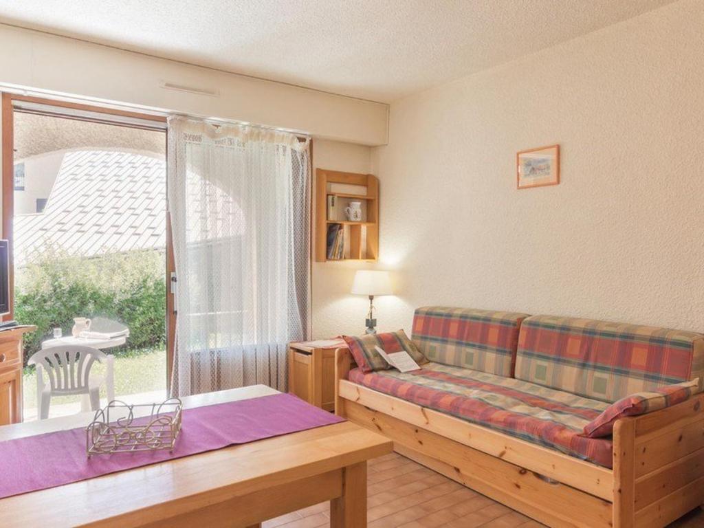 Area soggiorno di Appartement Le Monêtier-les-Bains, 1 pièce, 4 personnes - FR-1-330F-18