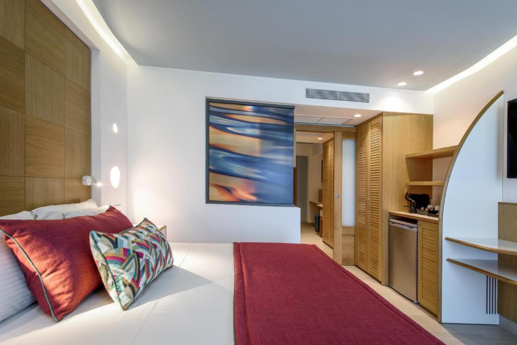 Lyttos Mare Adults Friendly 12plus - 15