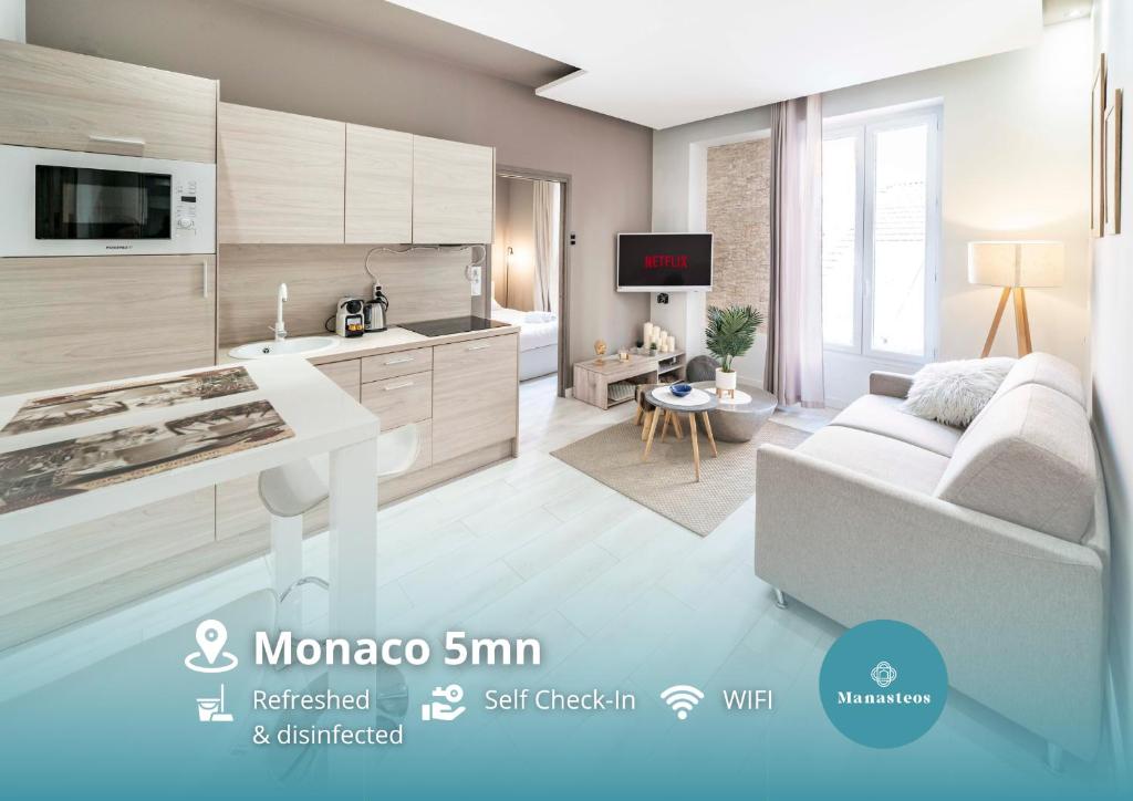 uma sala de estar com um sofá e uma cozinha em Frontière Monaco, appartement moderne rénové - AH em Beausoleil