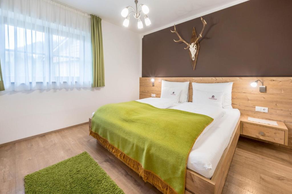 Postel nebo postele na pokoji v ubytování Haus zur Vogelweide App 1