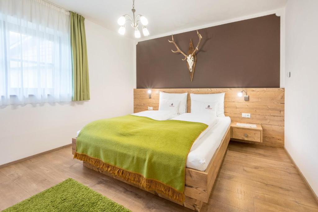 Postel nebo postele na pokoji v ubytování Haus zur Vogelweide App 1