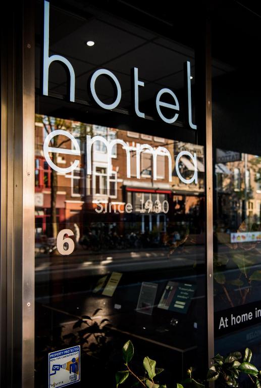 Certificato, attestato, insegna o altro documento esposto da Hotel Emma