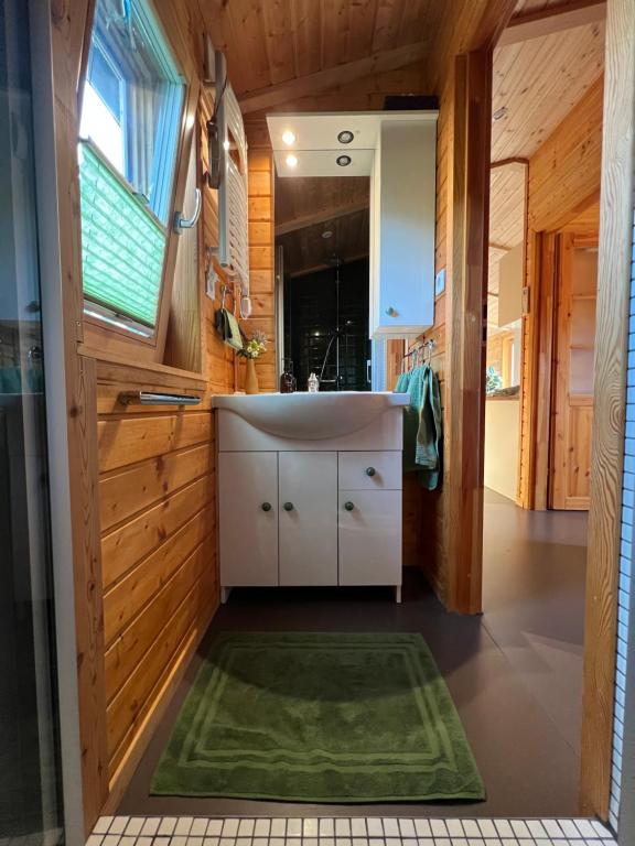 TV a/nebo společenská místnost v ubytování Chalet "Waldhauszeit" am See