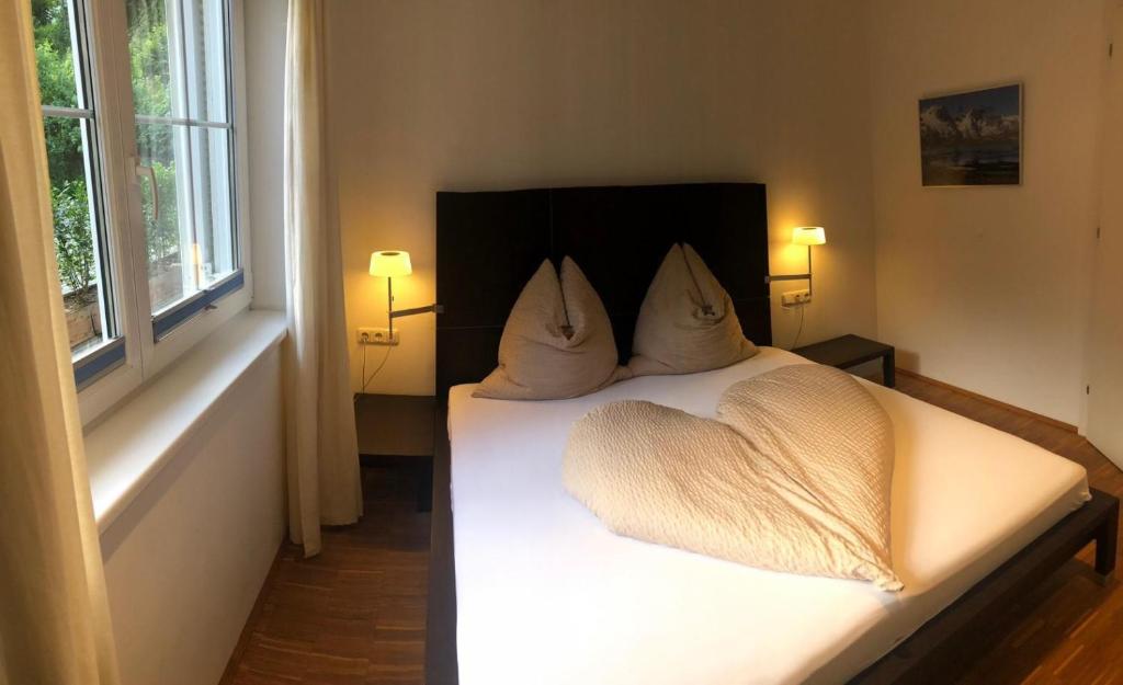 Postel nebo postele na pokoji v ubytování Buchensteinblick
