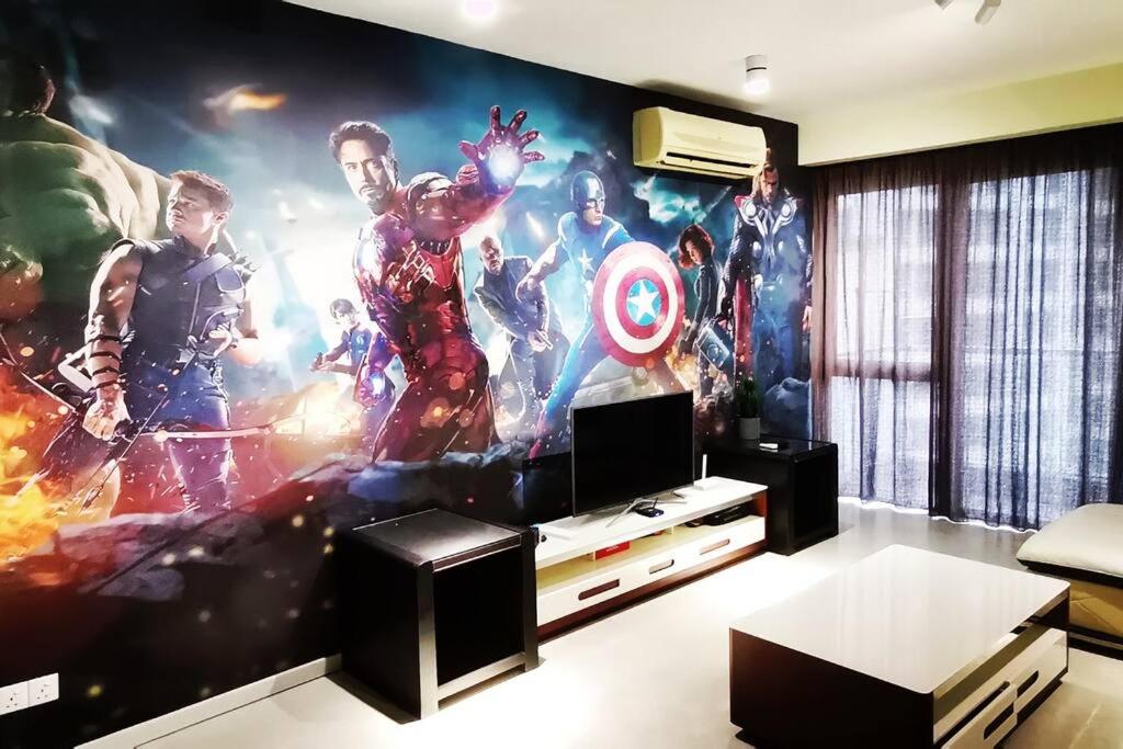 un soggiorno con un murale di Vendicatori sul muro di Avengers Crib 3BR Near KLCC a Kuala Lumpur