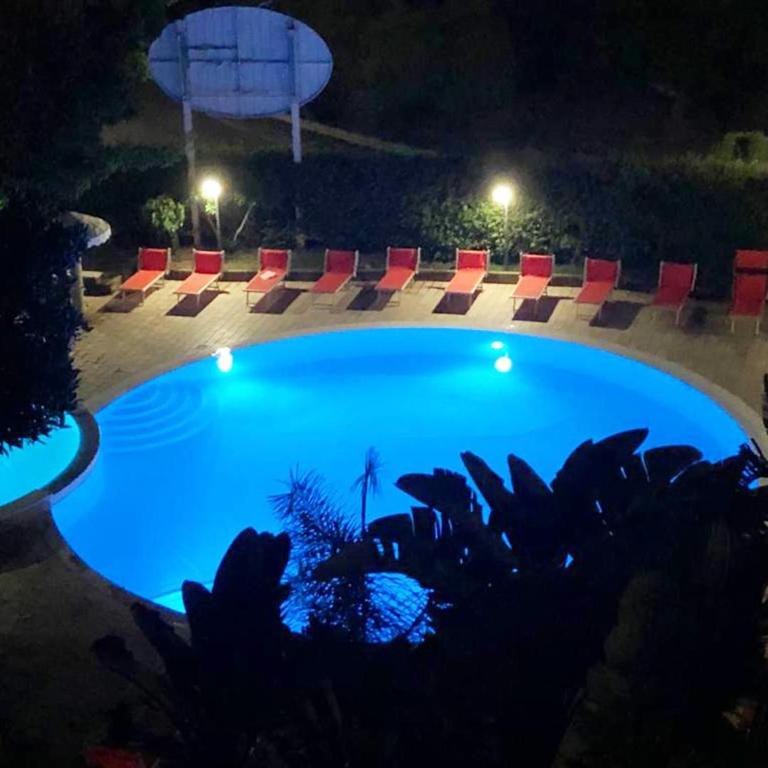 Bazén v ubytování Park Hotel Valle Clavia nebo v jeho okolí