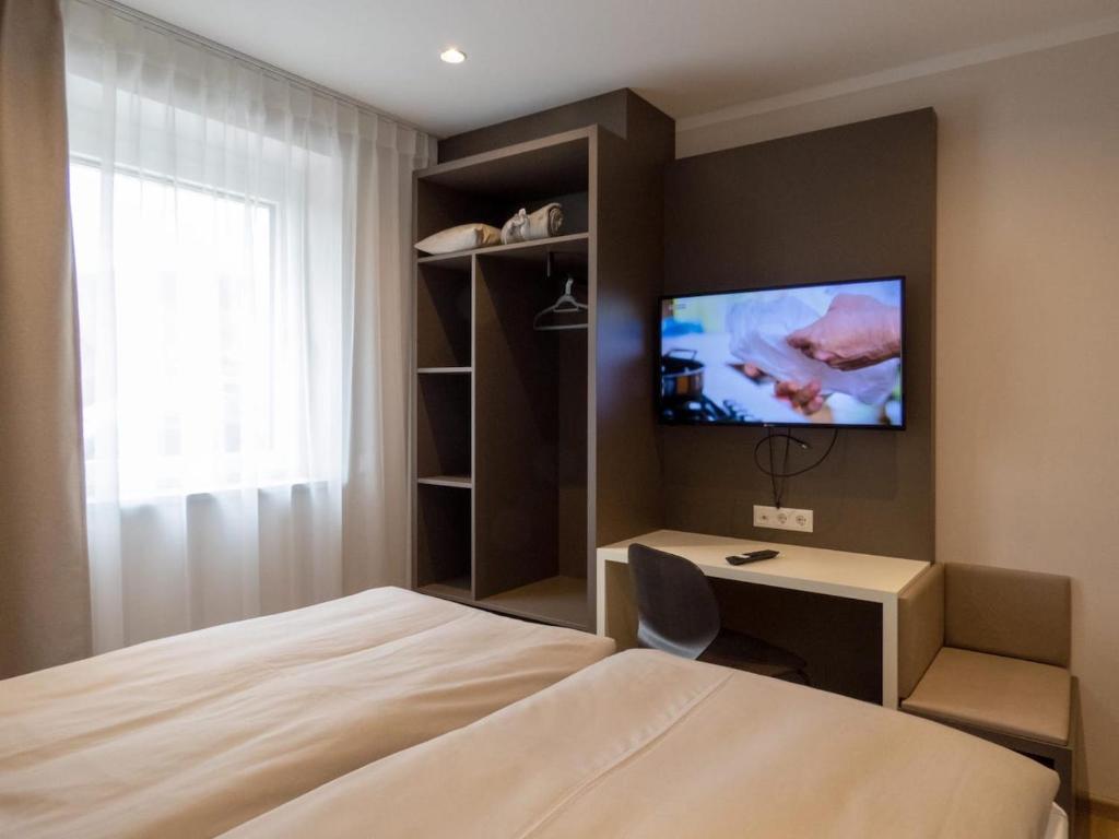 Un pat sau paturi într-o cameră la Jagerwirt rooms
