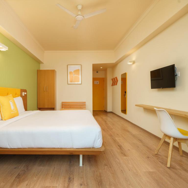 Postel nebo postele na pokoji v ubytování Bloom Hotel - Sector 62