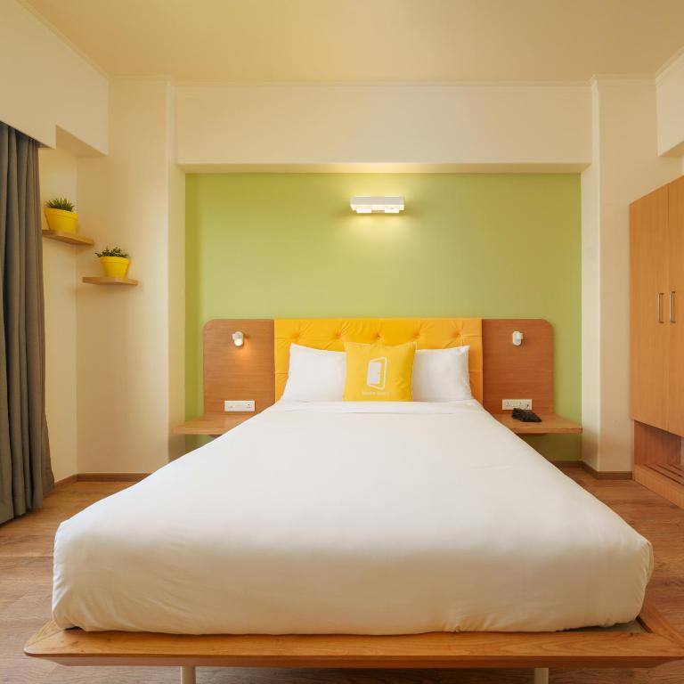 Postel nebo postele na pokoji v ubytování Bloom Hotel - Sector 62