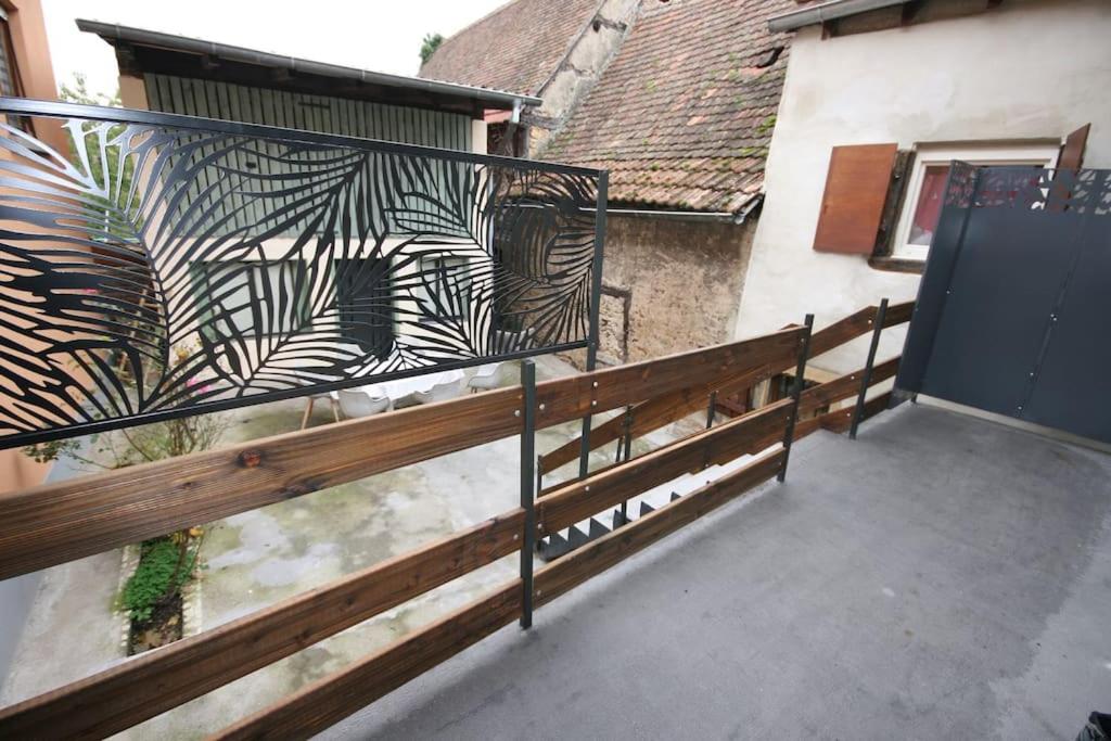 Balkon lub taras w obiekcie Gîte Aux Quatre Vents avec Terrasse