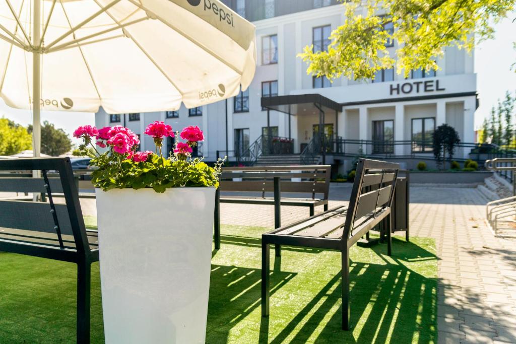 Vonkajšia záhrada v ubytovaní Hotel Przy Solankach