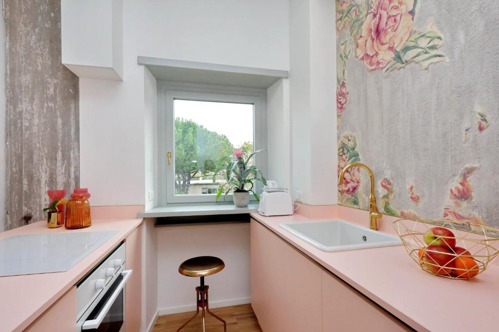 Kuchyňa alebo kuchynka v ubytovaní YCH-Glamour flat