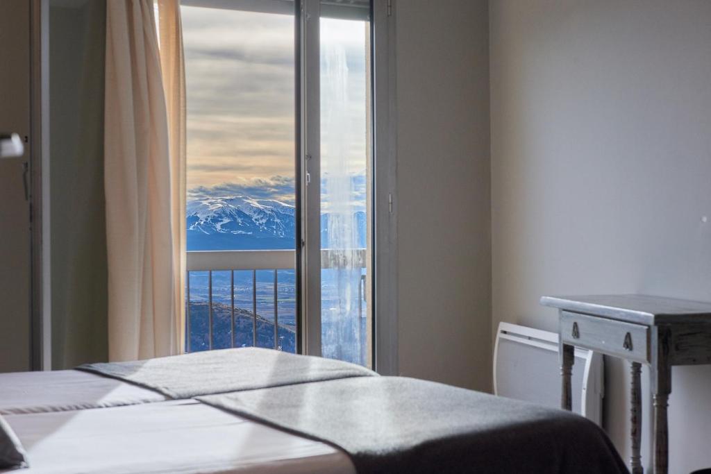Nespecifikovaný výhled na hory nebo výhled na hory při pohledu z hotelu