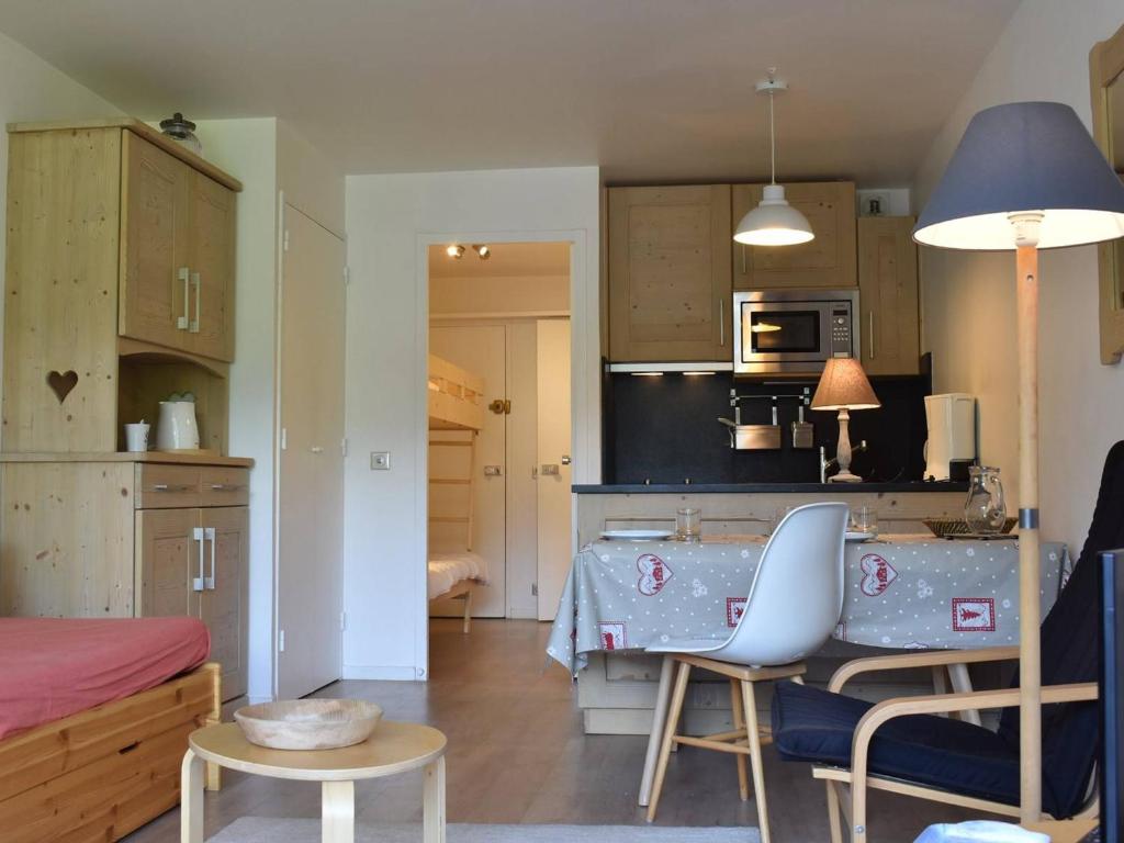 O bucătărie sau chicinetă la Appartement Méribel, 1 pièce, 4 personnes - FR-1-180-206