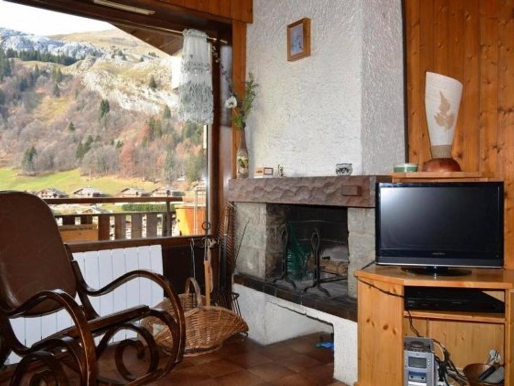 Appartement cosy 2 pièces 6 pers, balcon sud, cheminée, pied des pistes, proche commerces et jardin enfants - FR-1-241-120