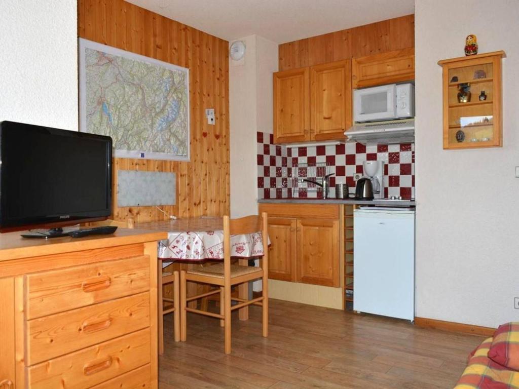 a kitchen with a television on a wooden counter top at Studio Le Grand-Bornand, 1 pièce, 4 personnes - FR-1-241-109 in Le Grand-Bornand