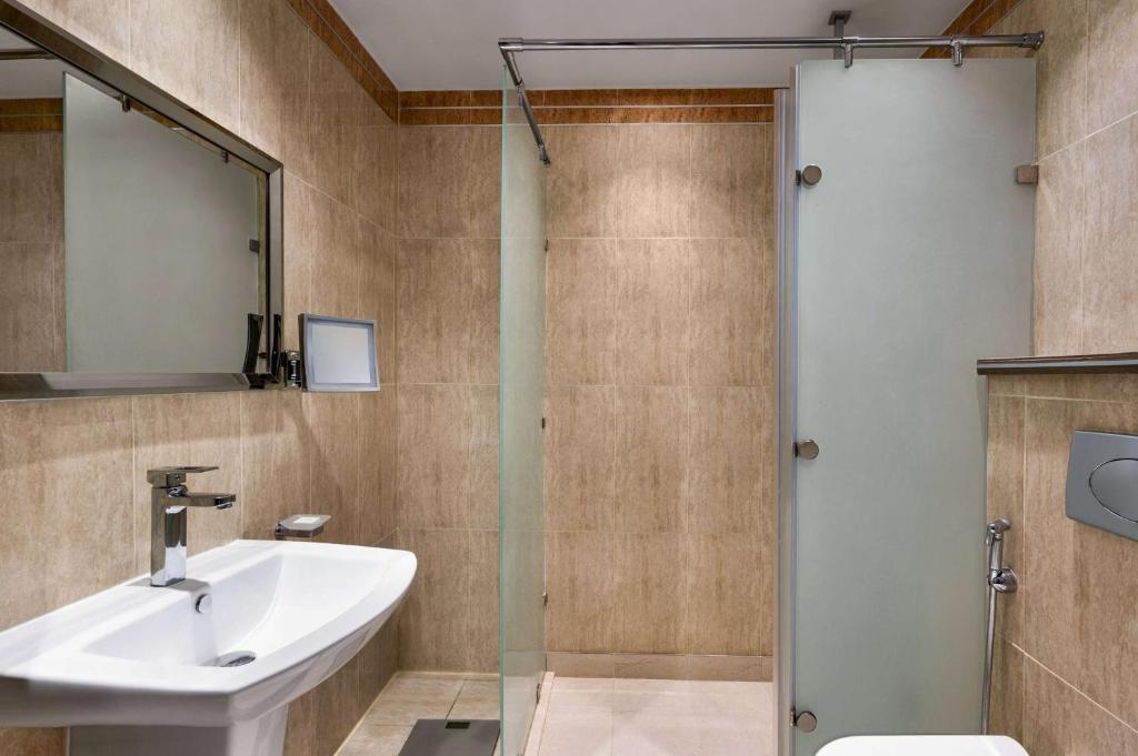 Koupelna v ubytování Wyndham Doha West Bay