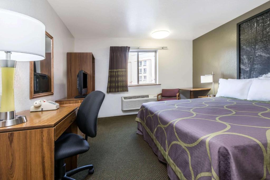 Super 8 by Wyndham Missoula/Reserve St. photo