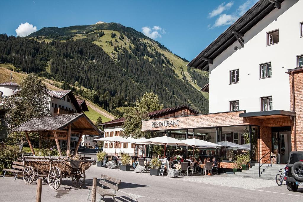 Nespecifikovaný výhled na hory nebo výhled na hory při pohledu z hotelu