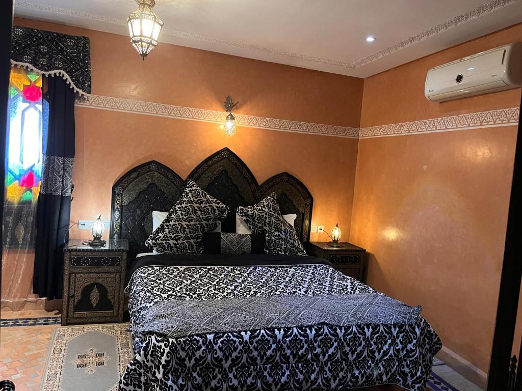 Postel nebo postele na pokoji v ubytování Riad Ritaj