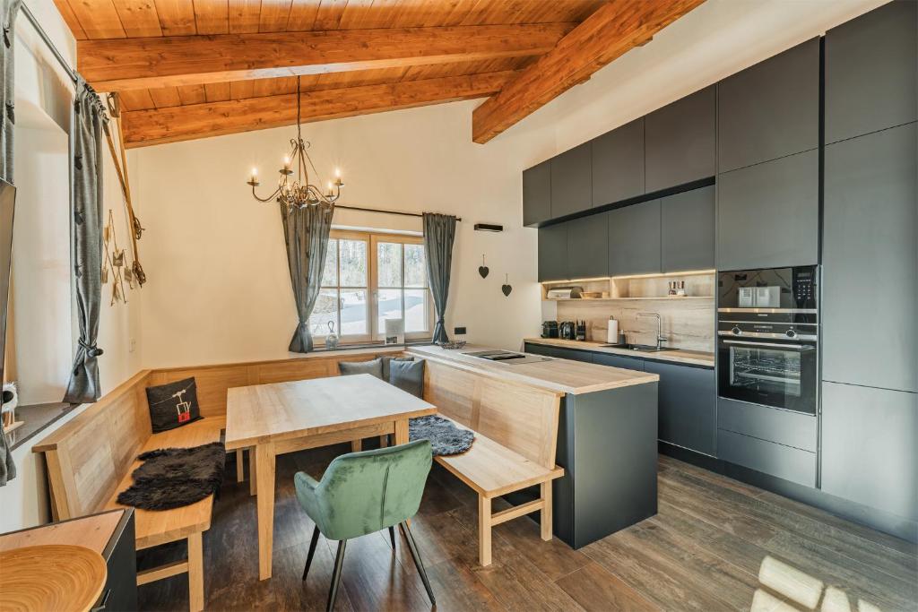 Kuchyň nebo kuchyňský kout v ubytování Dachstein West Apartment T5