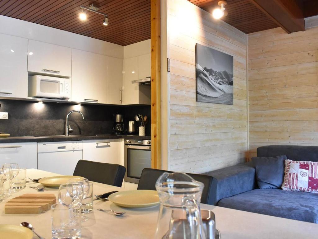 a kitchen and dining room with a table and a couch at Appartement cosy 8 pers. Méribel Centre, proche pistes, internet inclus - FR-1-180-184 in Méribel