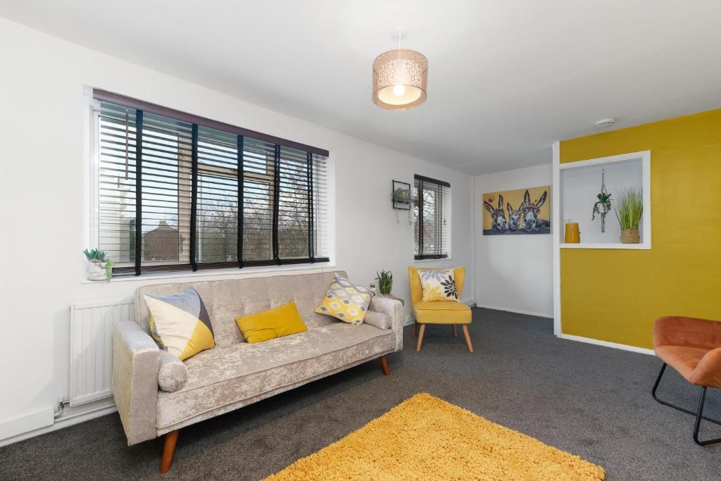 Brambles House West Drayton 3 Bedroom House with parking, West Drayton