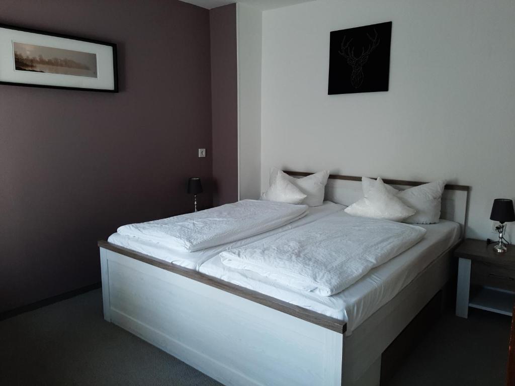 Postel nebo postele na pokoji v ubytování Berghotel-Willingen