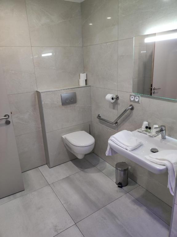 Koupelna v ubytování Berg'hotel
