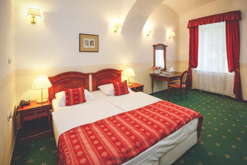 Postel nebo postele na pokoji v ubytování Szidónia Castle