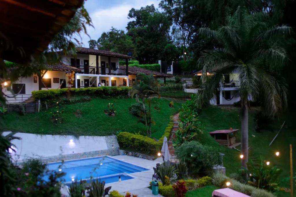 Bazén v ubytování Finca Hotel Loma Verde nebo v jeho okolí