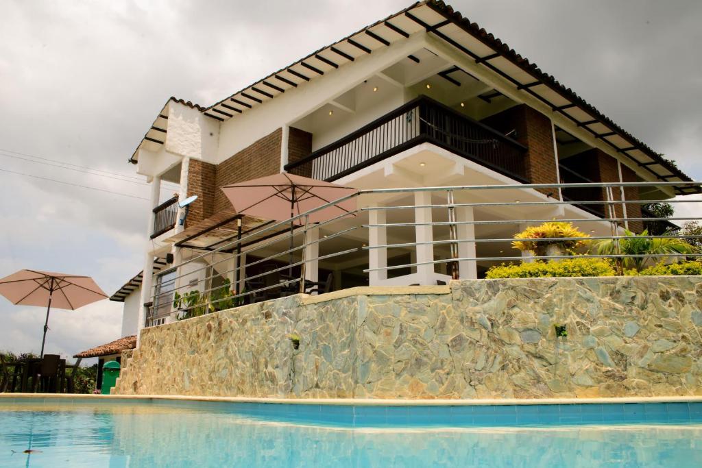 Bazén v ubytování Finca Hotel Loma Verde nebo v jeho okolí