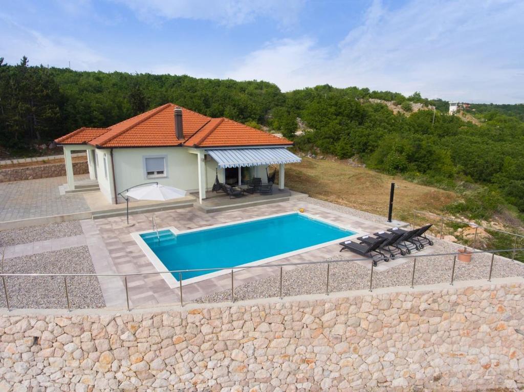 Bazén v ubytovaní Villa Toni, villa in Imotski, private pool, barbeque, private parking alebo v jeho blízkosti