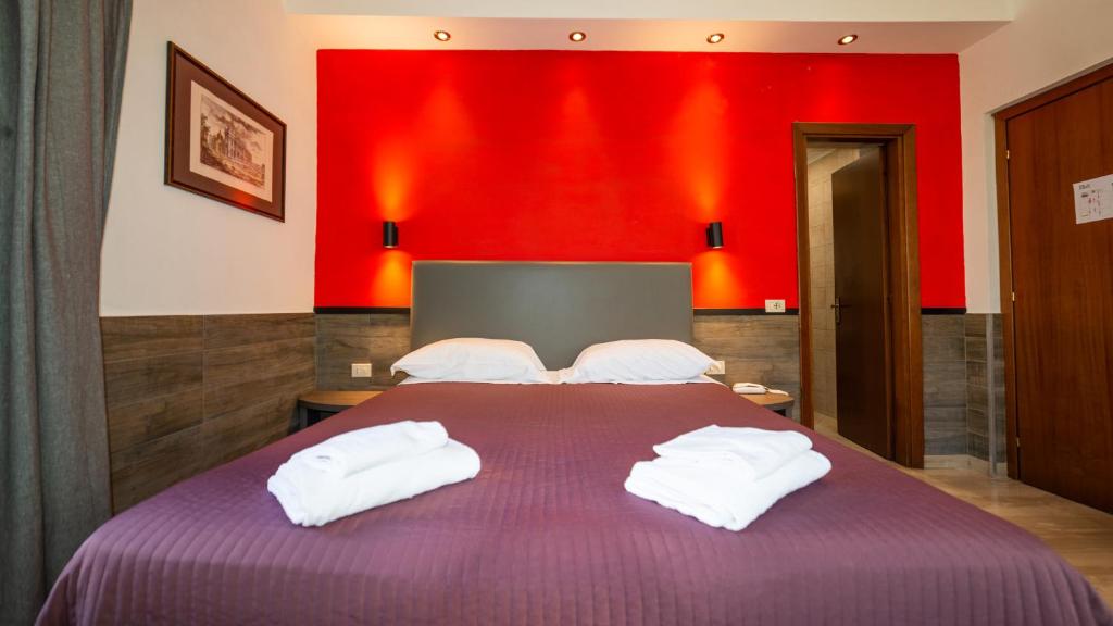 A bed or beds in a room at Hotel Center 1
